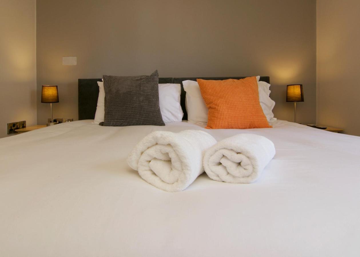 Апартаменты Escape Ordinary At Castle Hume *